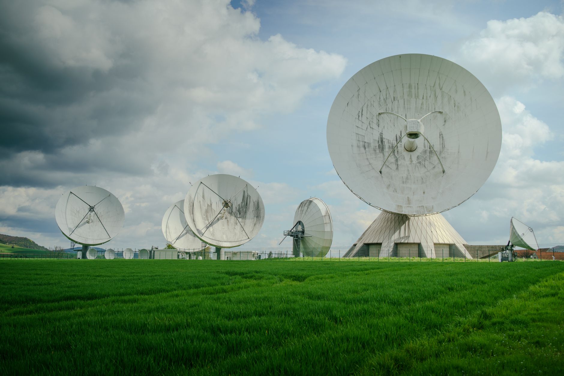 satellite communications ground station antennas